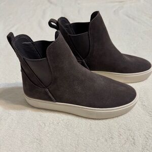 Women's UGG sneakers Brand New